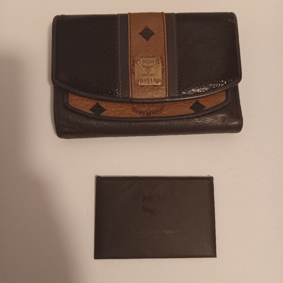 Preloved mcm wallet (unisex) - Picture 2 of 14